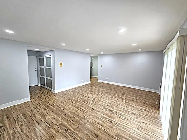 568 Fairway View DR #2J, Wheeling, IL 60090