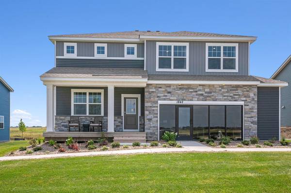 1842 Rainier DR, Shakopee, MN 55379