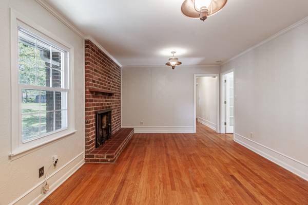 214 Crestwood Dr, Tullahoma, TN 37388