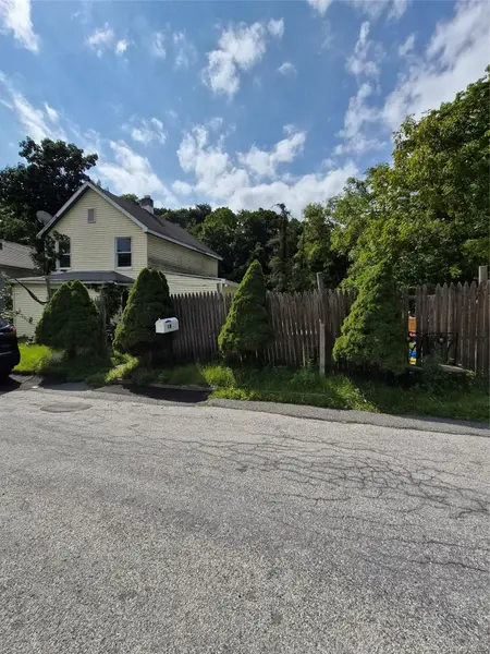 10 Cedar ST, Staatsburg, NY 12580