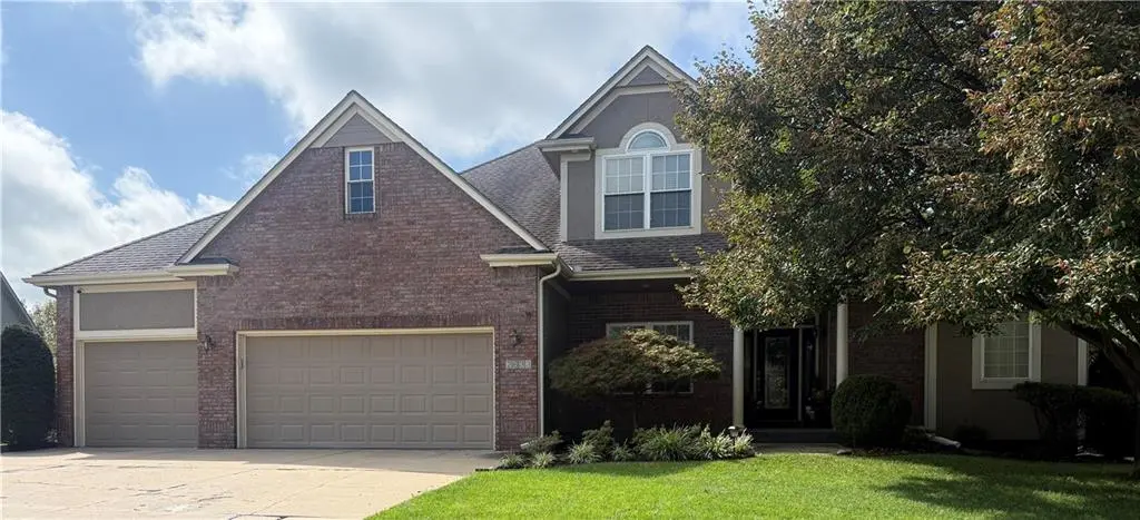 2633 SW Wintergarden DR, Lee's Summit, MO 64081