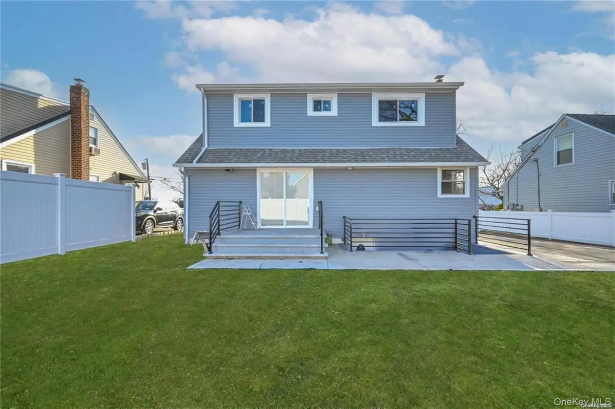 253 Meyer AVE, Valley Stream, NY 11580