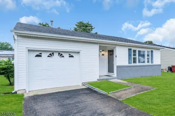 214 Westbrook Dr, Berkeley Twp., NJ 08757
