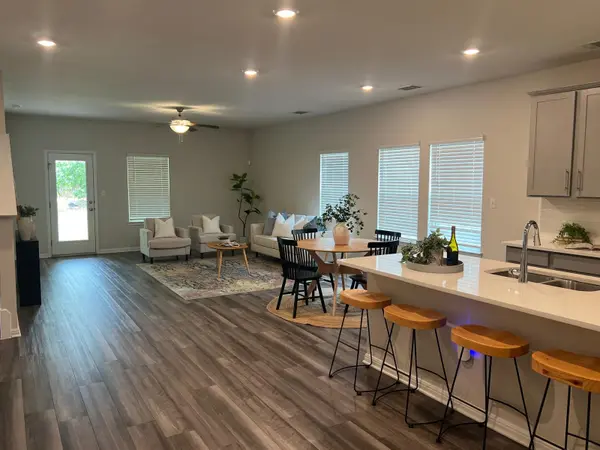 929 Main ST, Hutto, TX 78634