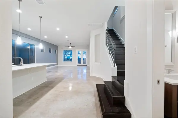 904 Freewater LN, Austin, TX 78704