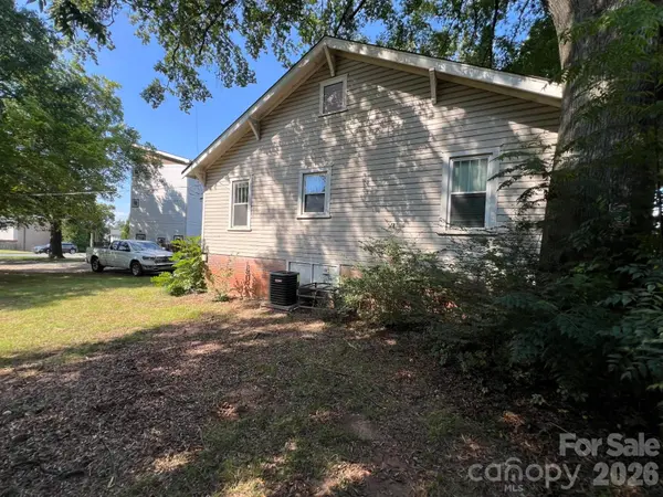 2417 The PLZ, Charlotte, NC 28205