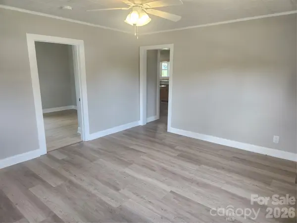 8 N summit AVE, Granite Falls, NC 28630