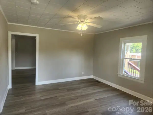 8 N summit AVE, Granite Falls, NC 28630