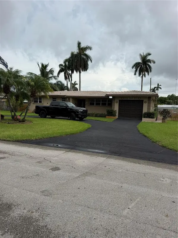3230 HARRISON ST, Hollywood, FL 33021