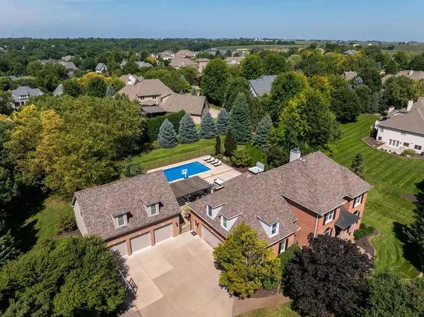19277 252nd AVE, Bettendorf, IA 52722