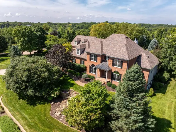 19277 252nd AVE, Bettendorf, IA 52722