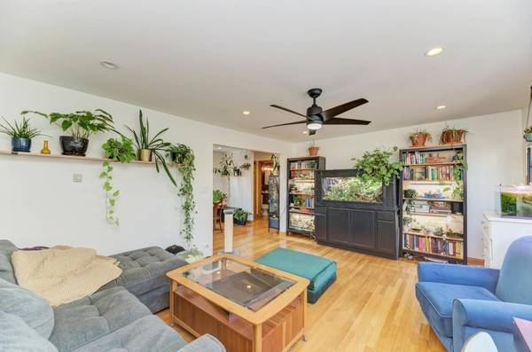 7453 N Sheridan RD #3B, Chicago, IL 60626