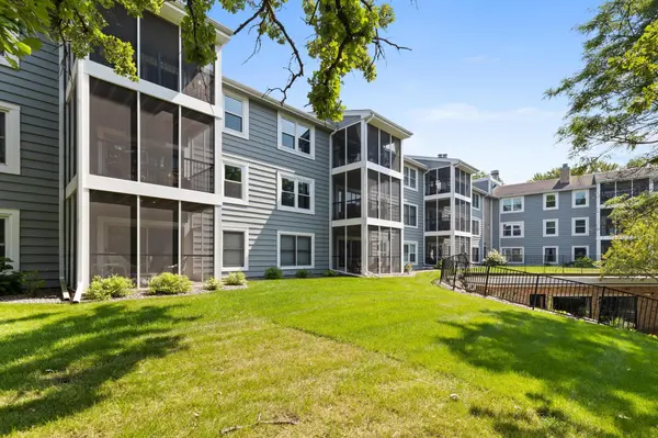 3000 Saint Albans Mill RD #103, Hopkins, MN 55305