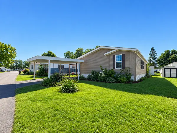 2428 Dolphin DR, Maplewood, MN 55119