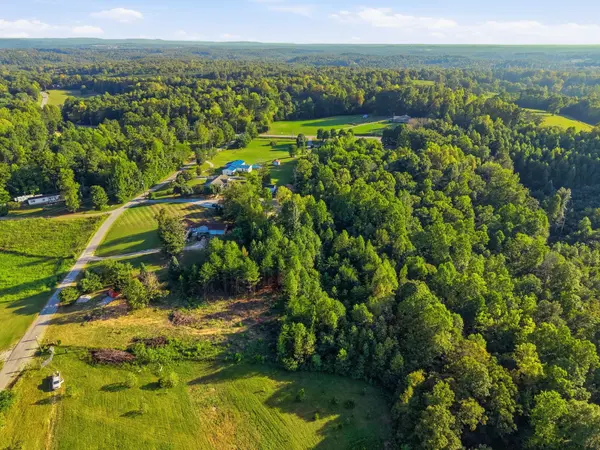 137 Vaughn Ln, Livingston, TN 38570