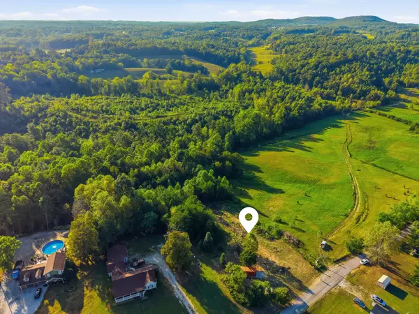 137 Vaughn Ln, Livingston, TN 38570
