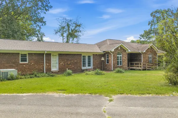 221 Dickson Ln, Parsons, TN 38363