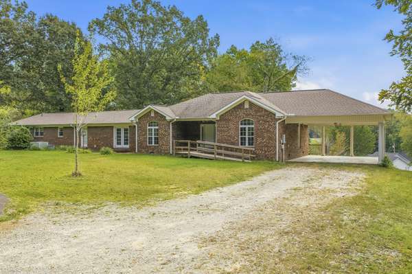 221 Dickson Ln, Parsons, TN 38363