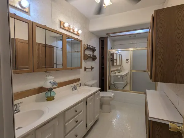 1011 W Pine Ave, El Dorado, KS 67042