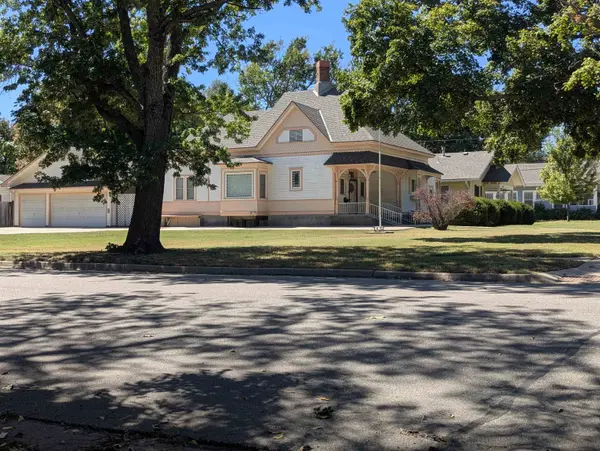 1011 W Pine Ave, El Dorado, KS 67042
