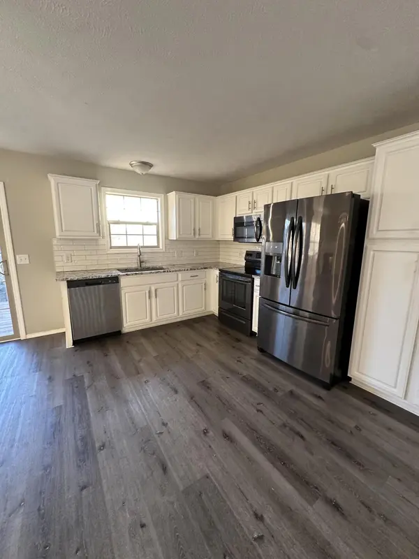 561 N Jester AVE, Republic, MO 65738