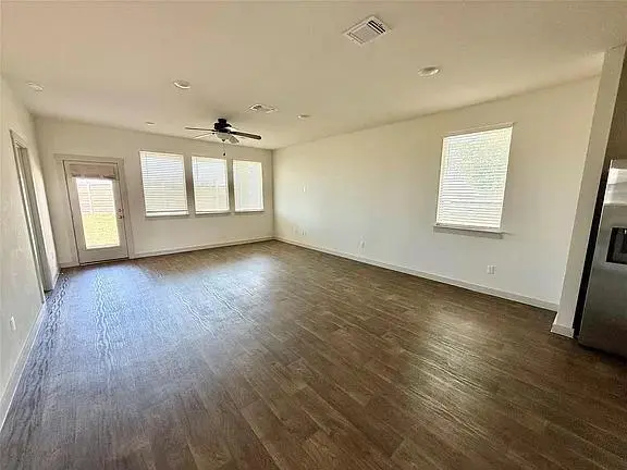 400 Barton Creek LN, Hutto, TX 78634