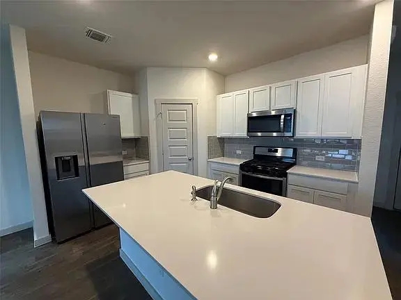 400 Barton Creek LN, Hutto, TX 78634