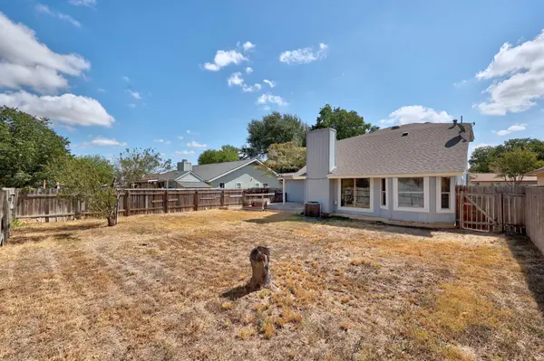 302 Splitrock ST, Round Rock, TX 78681