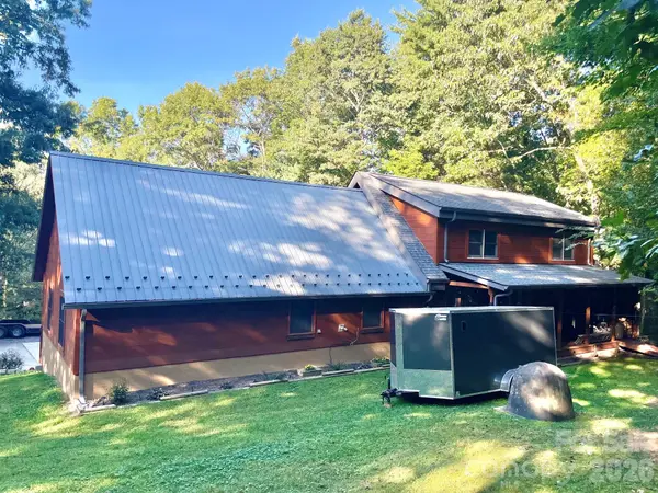 153 Montgomery Place LN, Zirconia, NC 28790