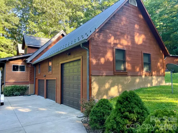 153 Montgomery Place LN, Zirconia, NC 28790