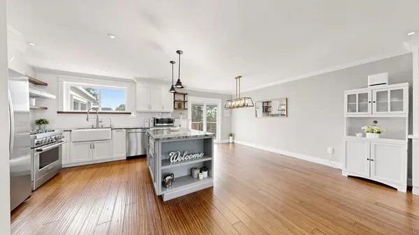 938 Greenwood CRES, Whitby, ON L1N 1C8