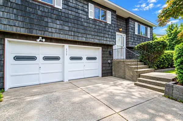 575 Freeman AVE, Brentwood, NY 11717