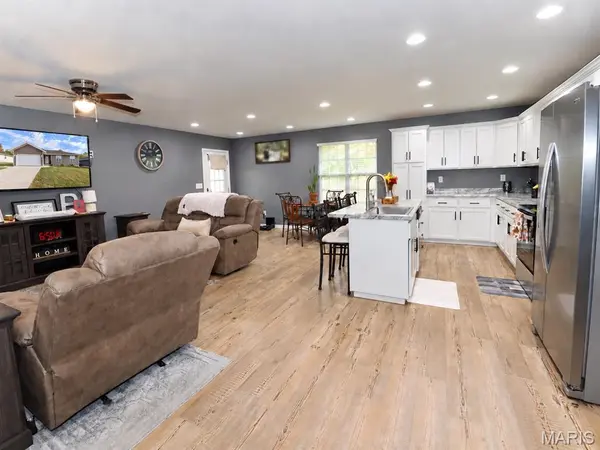 1404 Jessalinn DR, Lebanon, MO 65536
