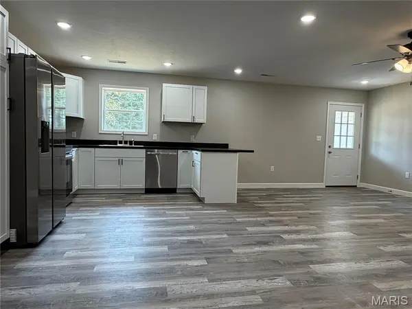1627 Amy DR, Lebanon, MO 65536