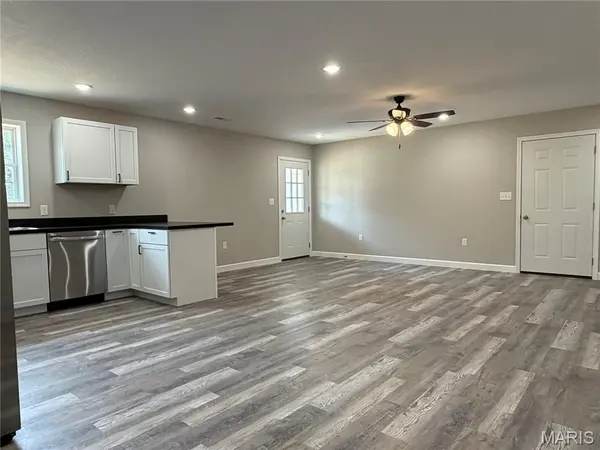 1627 Amy DR, Lebanon, MO 65536