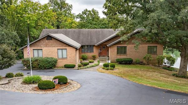 106 Lake DR, Alton, IL 62002