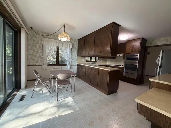 1320 Spring Valley RD, Golden Valley, MN 55422