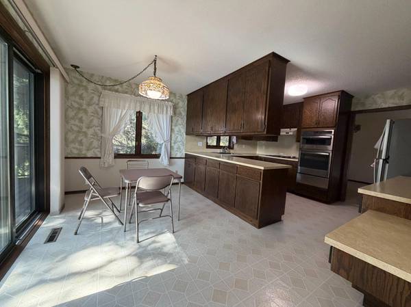 1320 Spring Valley RD, Golden Valley, MN 55422