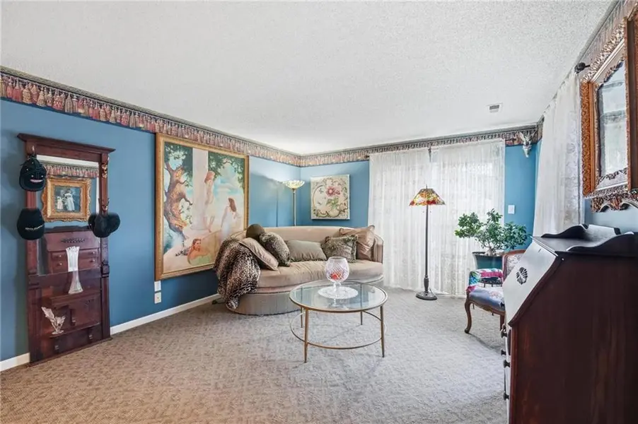 312 E HANSEN CT, Independence, MO 64055