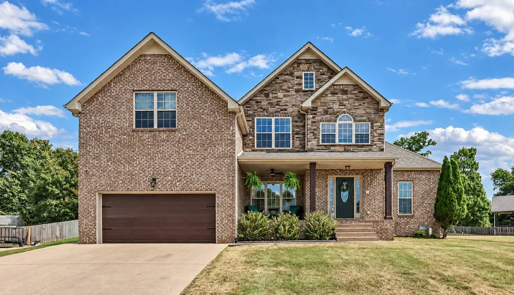 105 Ridgepoint Ct, Clarksville, TN 37040