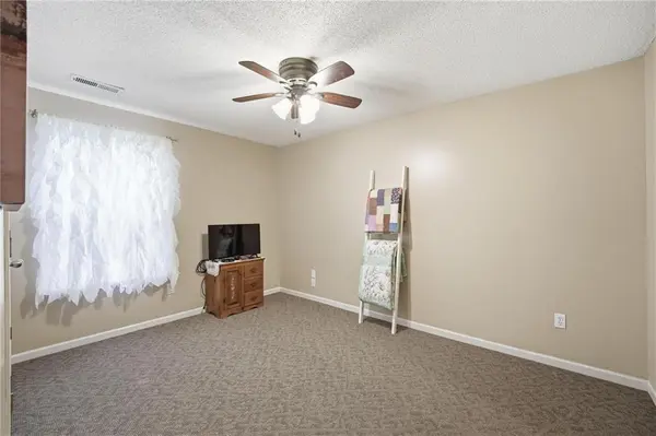 312 E HANSEN CT, Independence, MO 64055