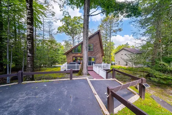 142 N Emerald DR, Rock Hill, NY 12775