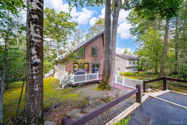 142 N Emerald DR, Rock Hill, NY 12775