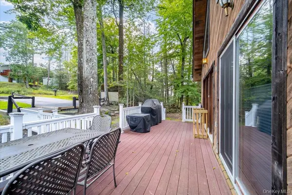 142 N Emerald DR, Rock Hill, NY 12775
