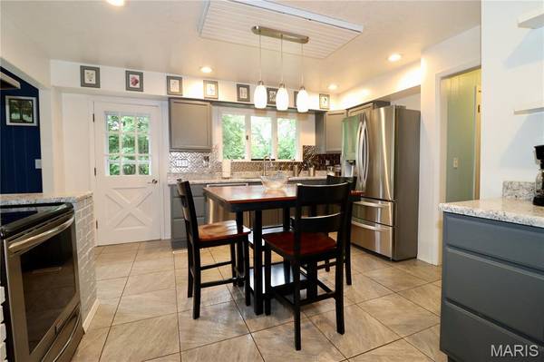 1104 Indian Creek RD, Lebanon, MO 65536