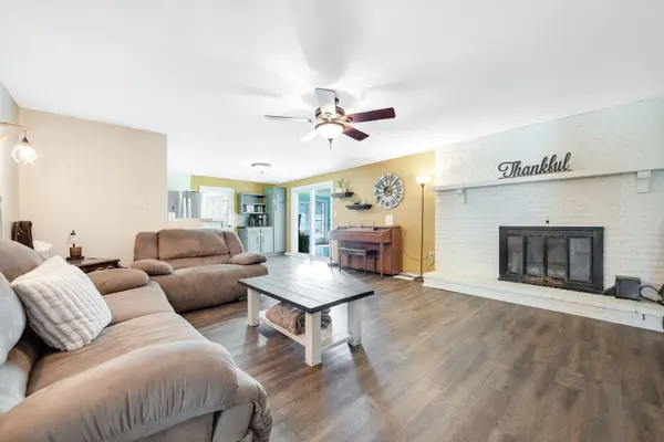 5074 Oakridge DR, St. Anne, IL 60964