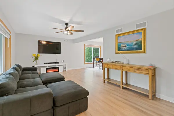 1720 Bolson DR, Downers Grove, IL 60516
