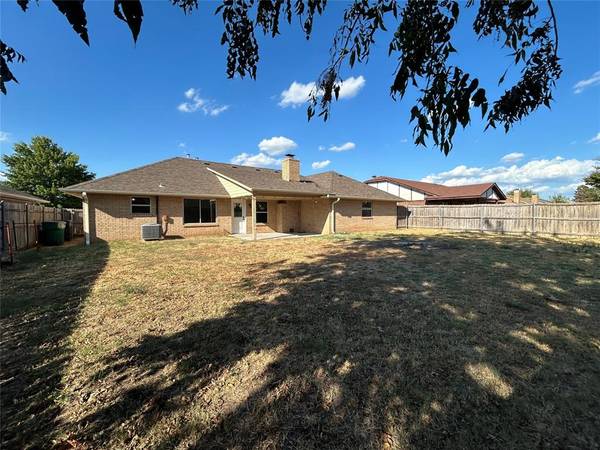 32 Corona DR, Oklahoma City, OK 73149