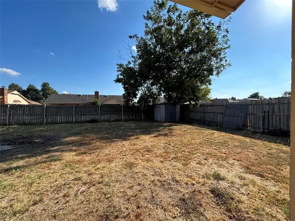 32 Corona DR, Oklahoma City, OK 73149