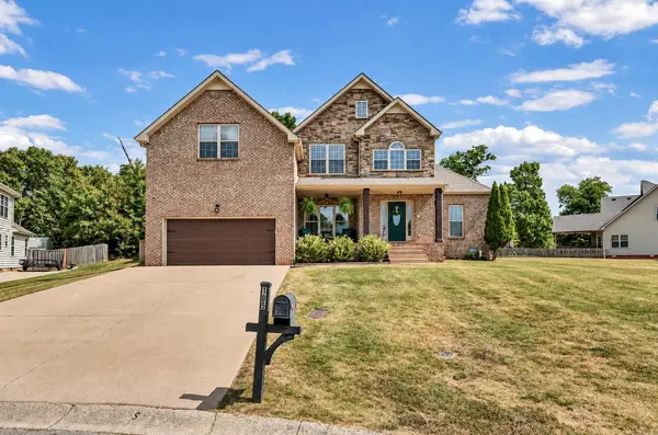 105 Ridgepoint Ct, Clarksville, TN 37040